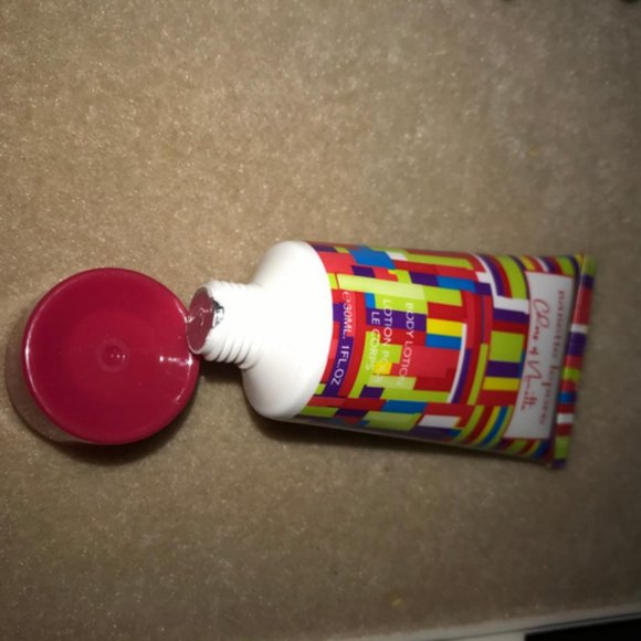 NANETTE LEPORE Body Lotion in Colors of Nanette - Picture 2 of 4